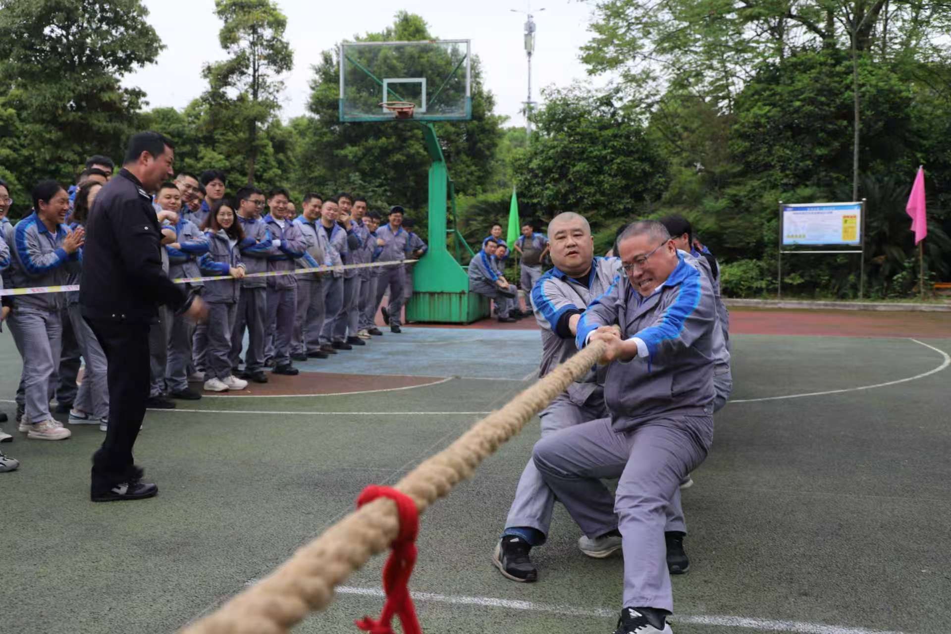 凝心聚力  “绳”采飞扬——公司举办建厂86周年职工拔河比赛 重庆云博app集团