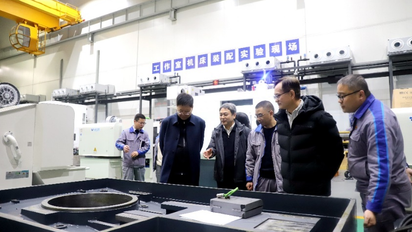 “重庆智能制造装备技术路径与发展战略研究”项目组前往重庆云博app集团调研